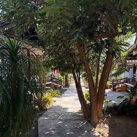 Pyramid Bangalow Ban Laem Sai Exterior photo