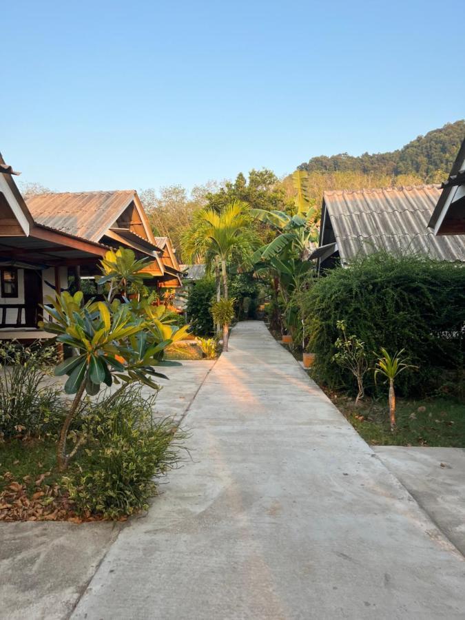 Pyramid Bangalow Ban Laem Sai Exterior photo