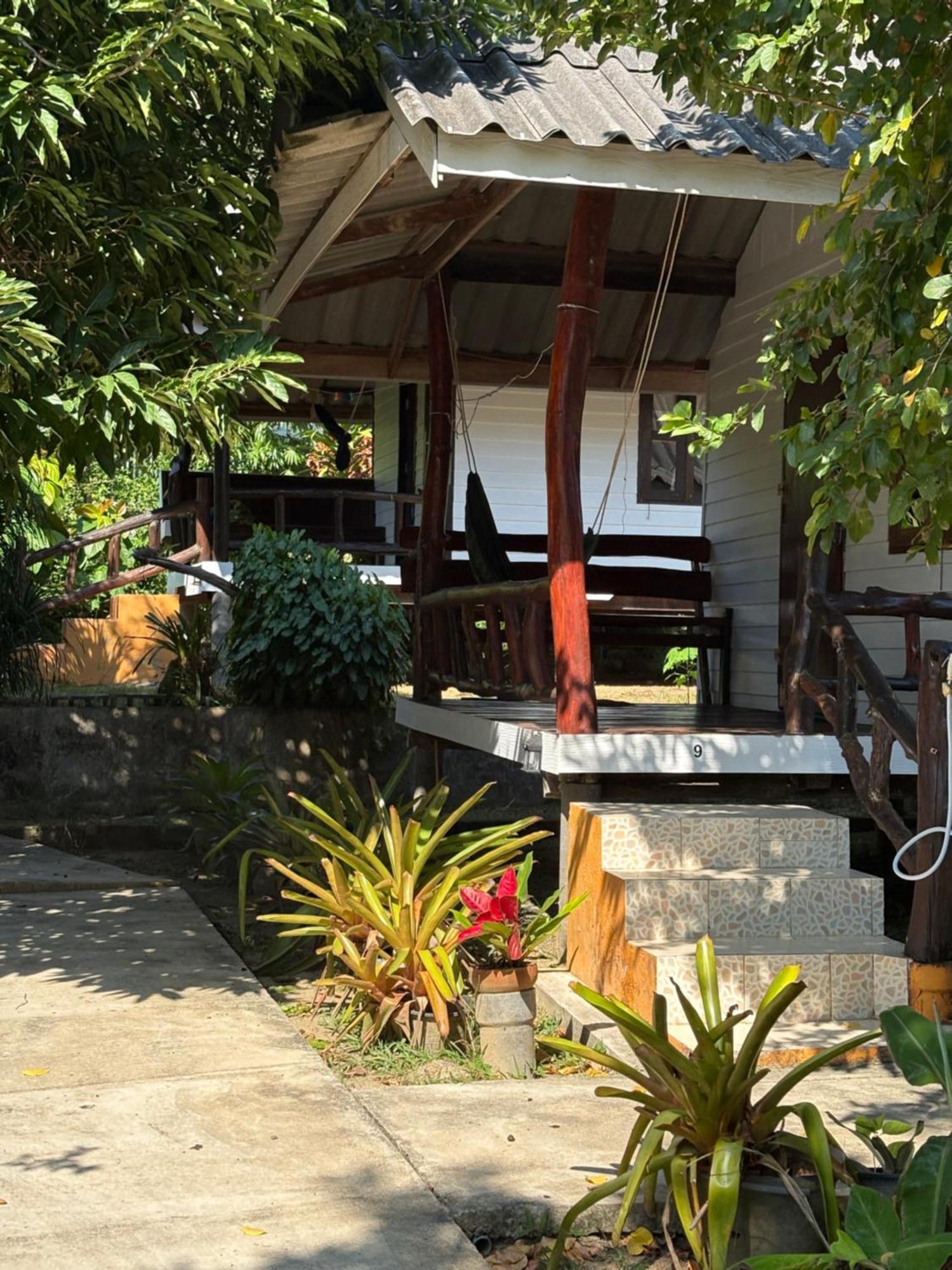Pyramid Bangalow Ban Laem Sai Exterior photo